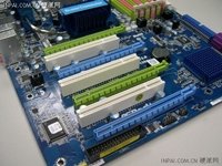 Четыре слота PCI-Express 16x для SLI или CrossfireX