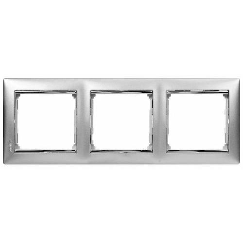 Рамка Legrand 770353 Valena CLASSIC - 3 поста, алюминий/серебряный штрих